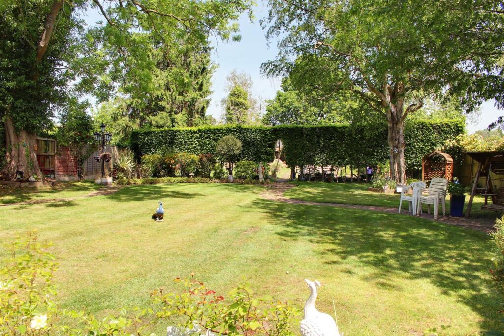 House in Hatfield, Swanley Bar, North Mymms - View 3