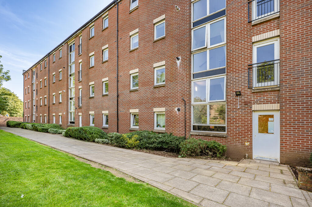 Main image of property: Flat 2/2, 25 McPhail Street, Glasgow, G40