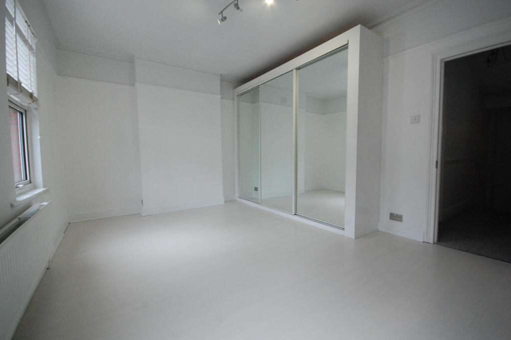House in London - View 2