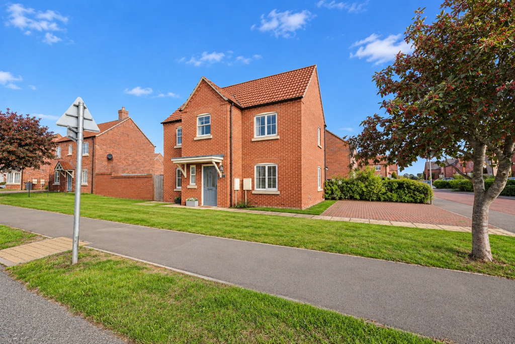 House in Lincoln - View 2
