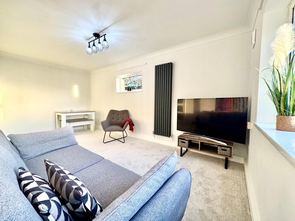 Apartment in Luton, Farley Hill - View 5