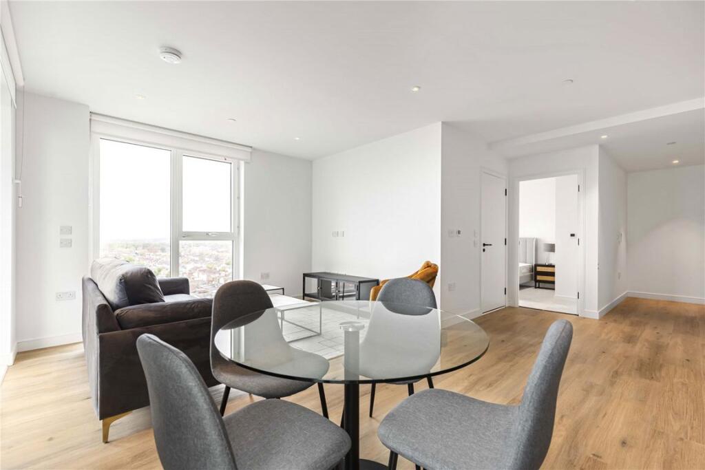 Apartment in Southall, London Borough of Ealing - View 3