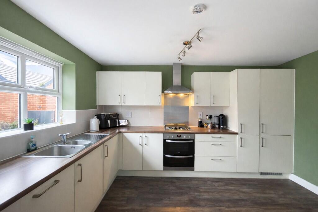 Netherwood Avenue, Castleford, West Yorkshire, WF10 photo 3