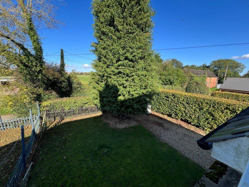 House in Leicester, Langham - More