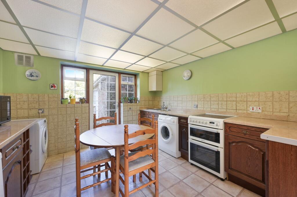 House in Kingston upon Thames - More