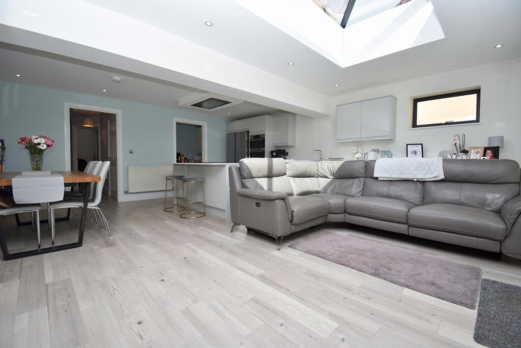 Apple Tree Close, Fenstanton, PE28 photo 2