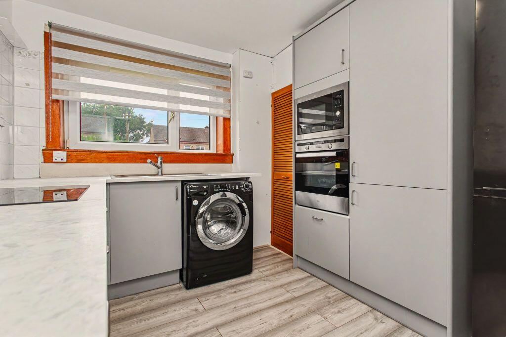 Apartment in Paisley, Renfrewshire - More
