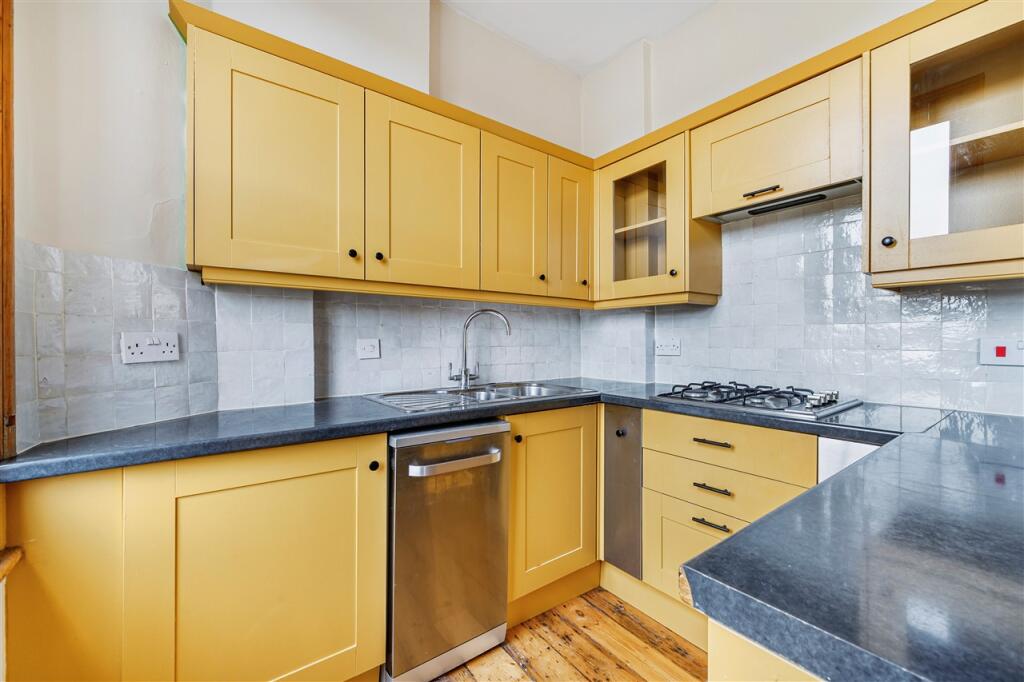 Apartment in London - View 3