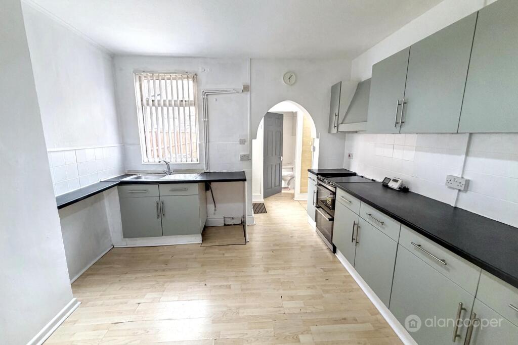 House in Nuneaton and Bedworth, Warwickshire - More