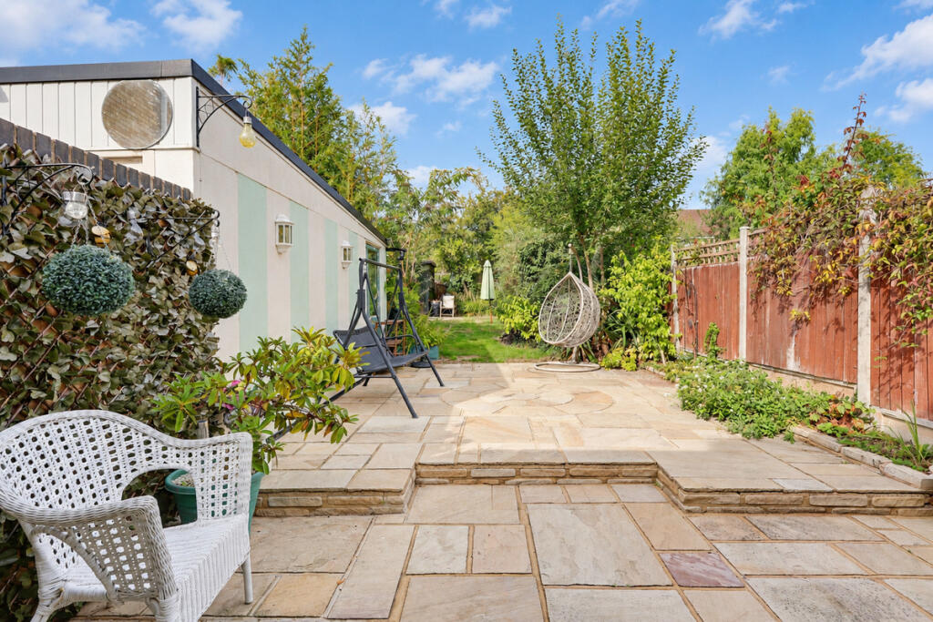 House in Castle Point, South Benfleet - View 2