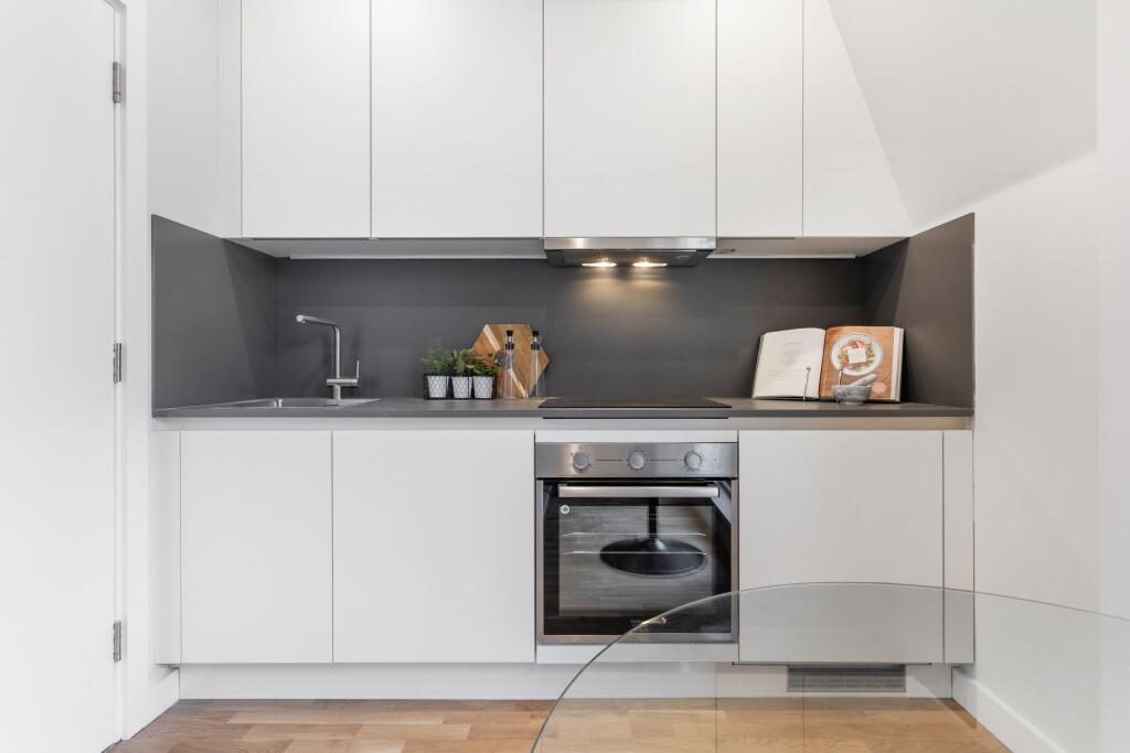 Apartment in Sutton - View 2