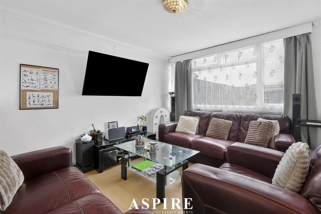 House in Basildon, Essex - View 4