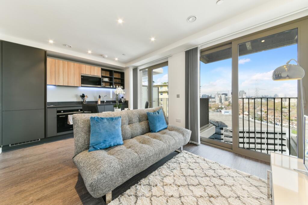 Main image of property: Royal Docks West, Western Gateway, Docklands, London, E16