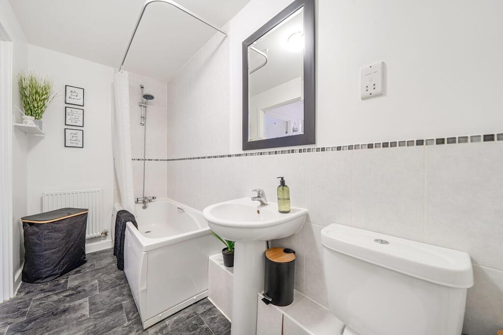 Apartment in Watford - View 5
