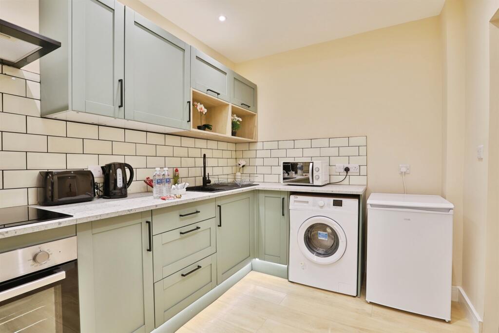 Christchurch Road, Bournemouth – pohled 4
