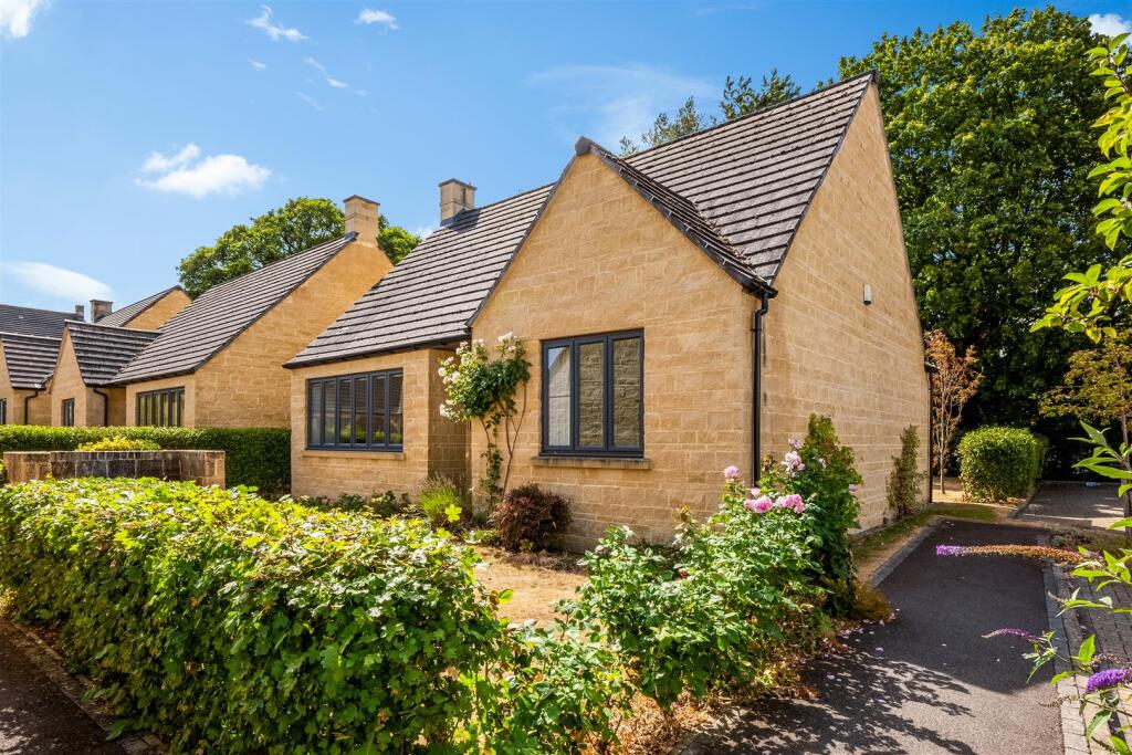 Main image of property: Pentelow Gardens, Chipping Norton