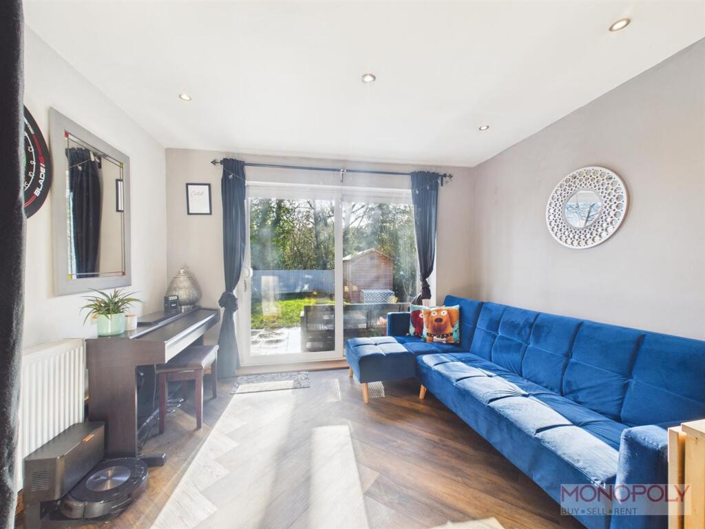 Wrexham Road, Cefn-Y-Bedd, LL12 photo 4