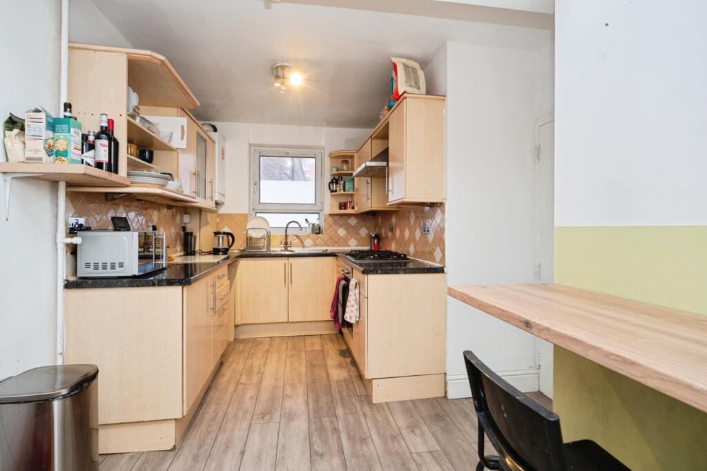 Main image of property: Ellen Street, London, E1