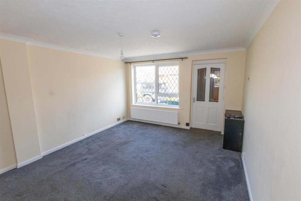 Hawk Close, Stubbington, Fareham photo 4