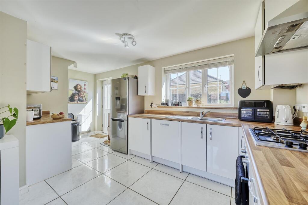 Bernard Vann Close, Rushden photo 3