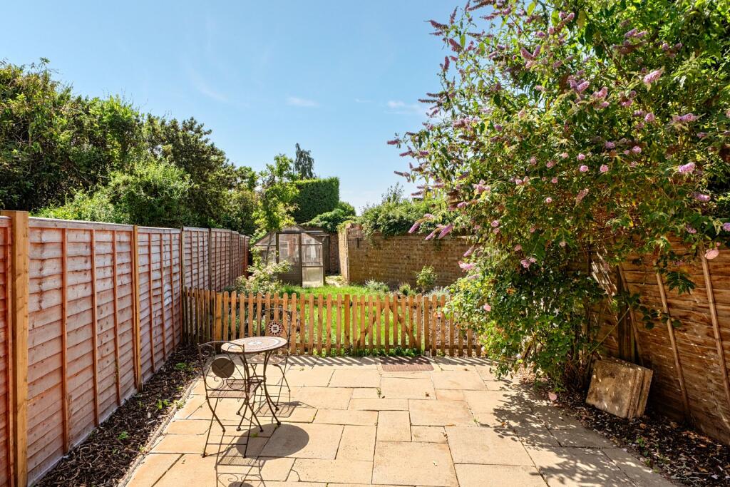 House in London, Cottenham Park, Raynes Park - View 5