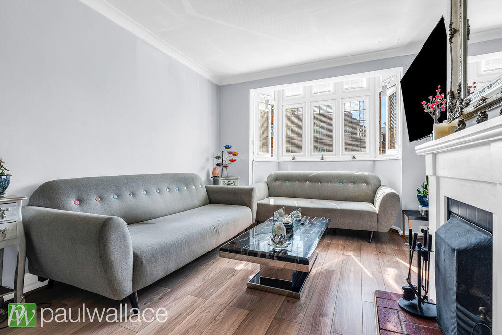 Bradmore Green, Brookmans Park Village | Stunning Three Bedroom Duplex Maisonette with Private Garden - View 5