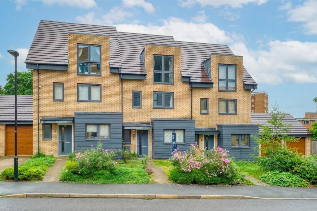 Main image of property: New House Farm Drive, Northfield, B31