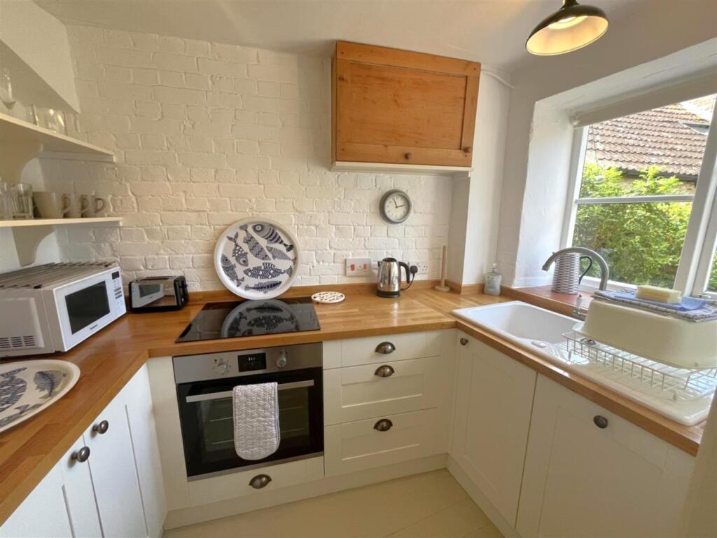 Symondsbury, Bridport photo 3