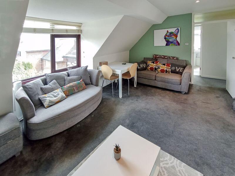 Laurance Court, Marlow. Share of Freehold. photo 2