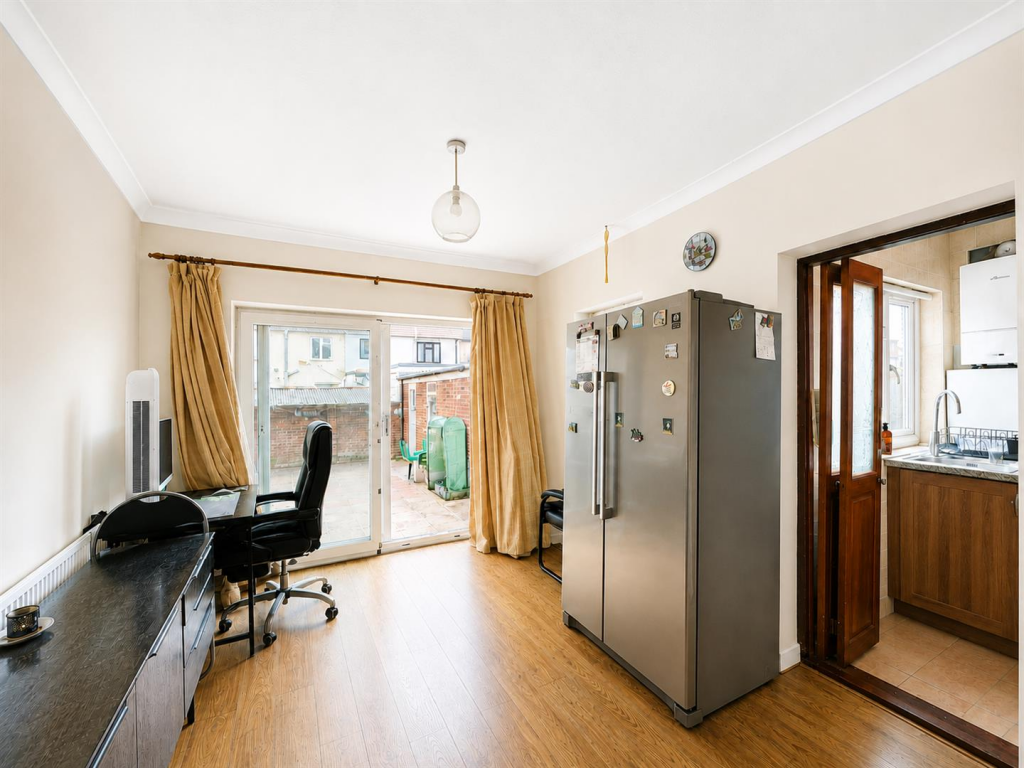 House in London - View 5