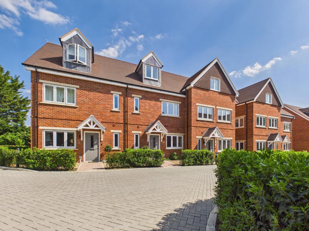 3-bed semi-detached on The Sorrell, Jubilee Mews, Downley, £540,000