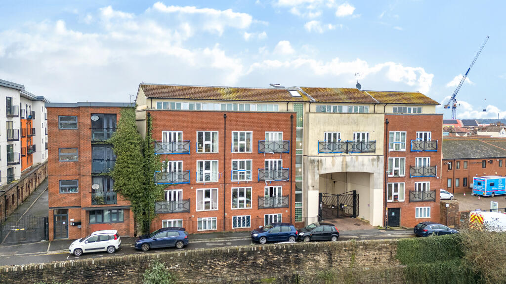 2-bed flat on Waterloo Road, Bristol, BS2, £300,000
