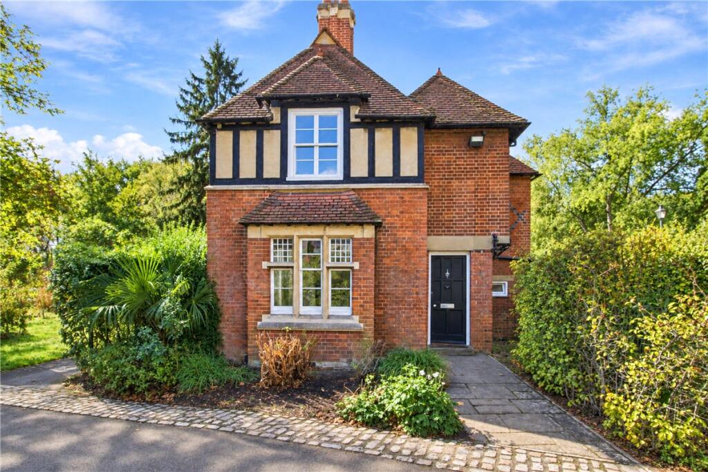 Main image of property: Bishops Avenue, London, SW6