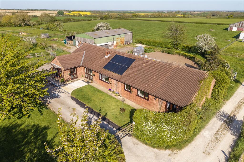 4-bed detached on Hawksley Farm Bungalow, Upton, Retford, Nottinghamshire DN22 0QZ, £690,000