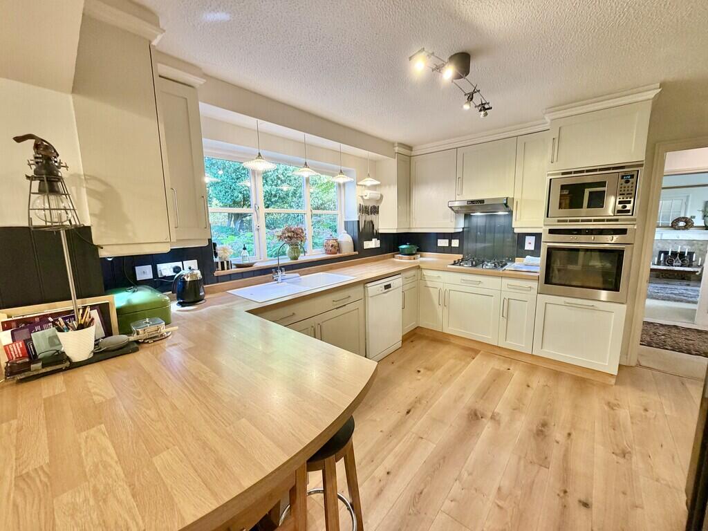 House in Surrey Heath, Surrey - View 4