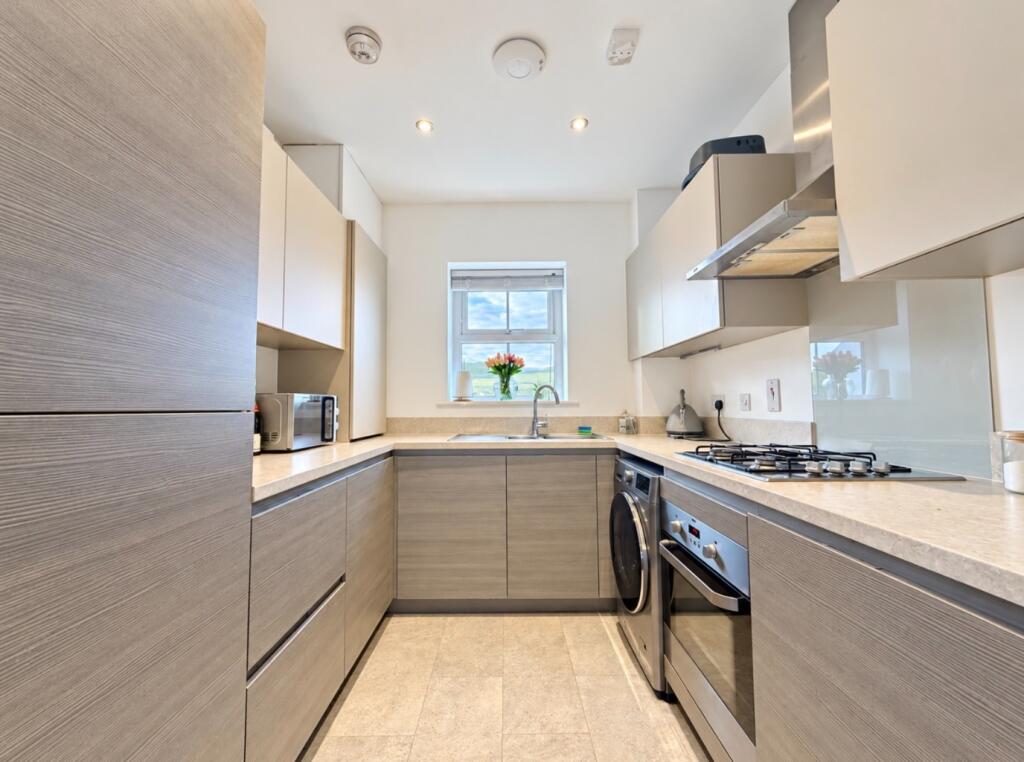 Apartment in Southend-on-Sea - View 3