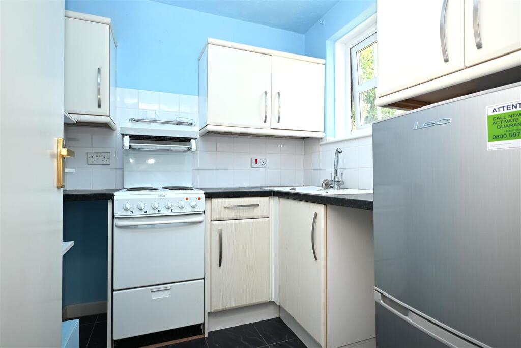 Apartment in Reading - View 4