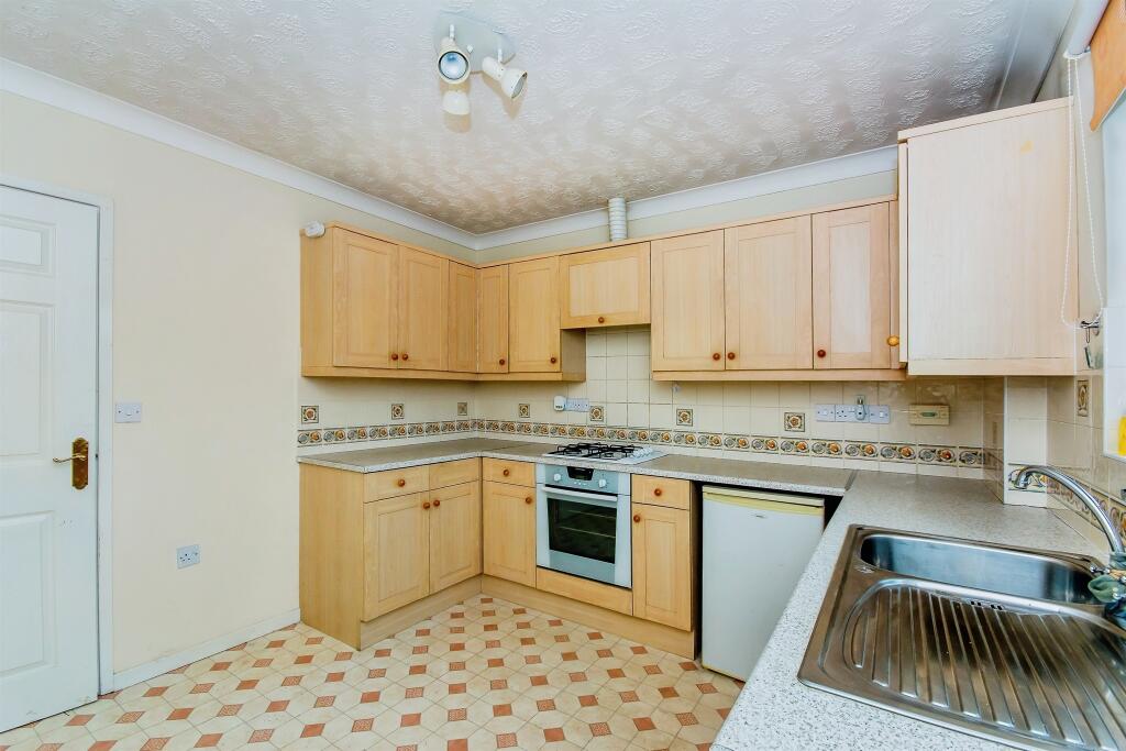 Crown Close, Leverington, WISBECH photo 4