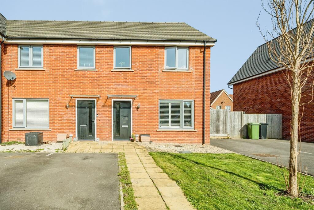 Main image of property: Hode Garth, Thame