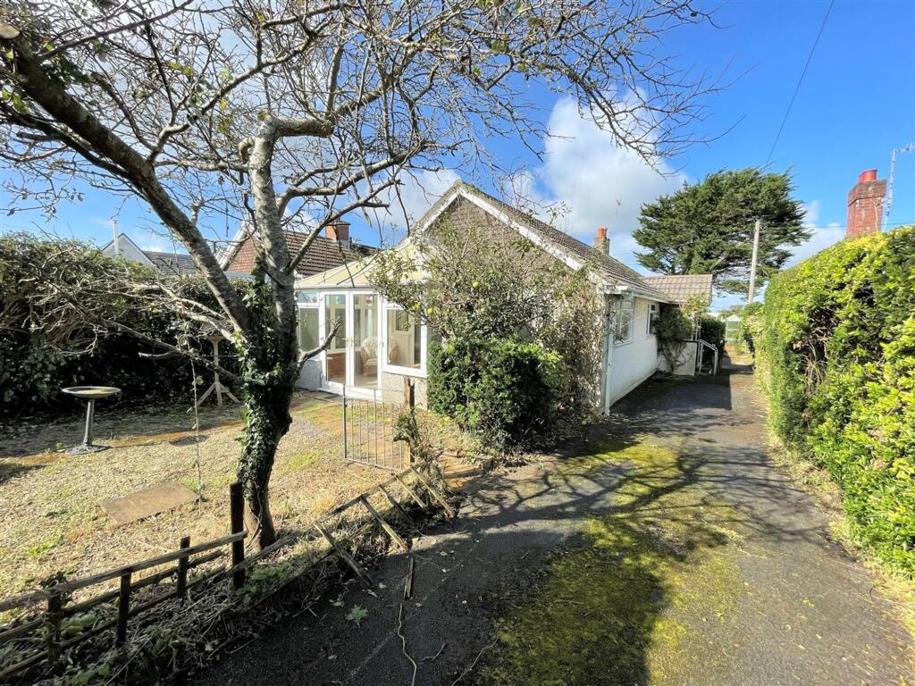 3-bed detached on Hael Lane, Southgate, SA3, £300,000