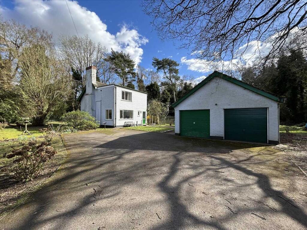Main image of property: North Lodge Cottage, North Kelsey Road, CAISTOR