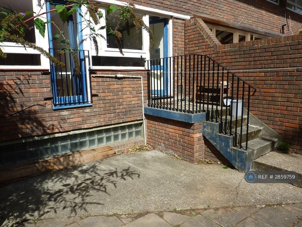 3 bedroom maisonette for rent