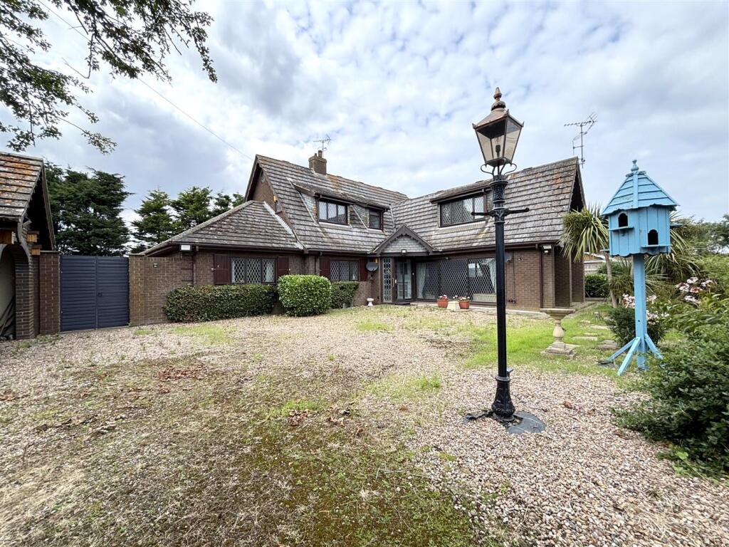 4-bed detached on Saltfleet Road, Theddlethorpe, LN12, £399,995