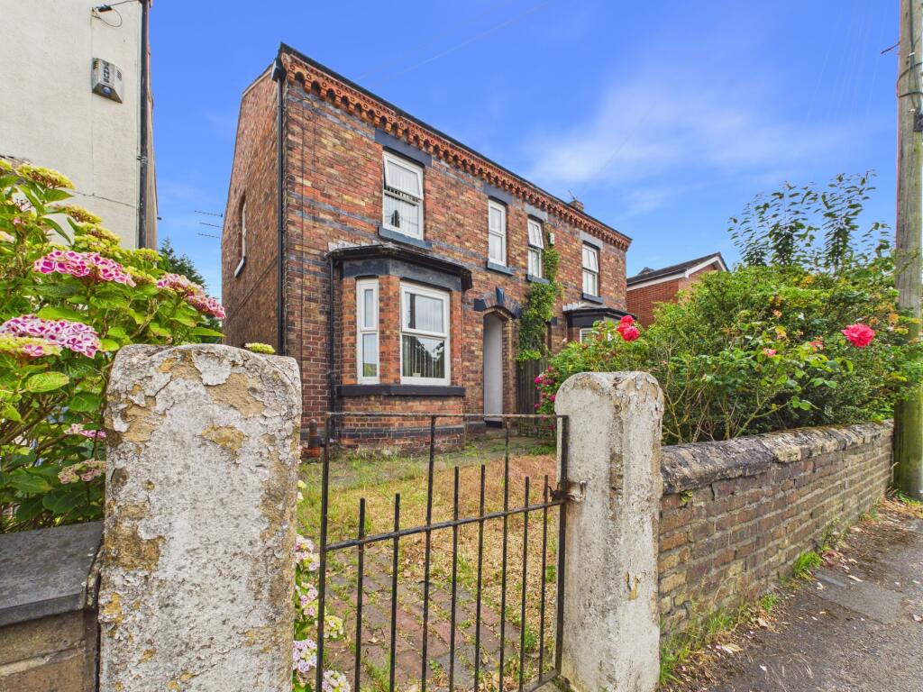 3-bed semi-detached on Halsall Lane, Ormskirk, L39, £225,000