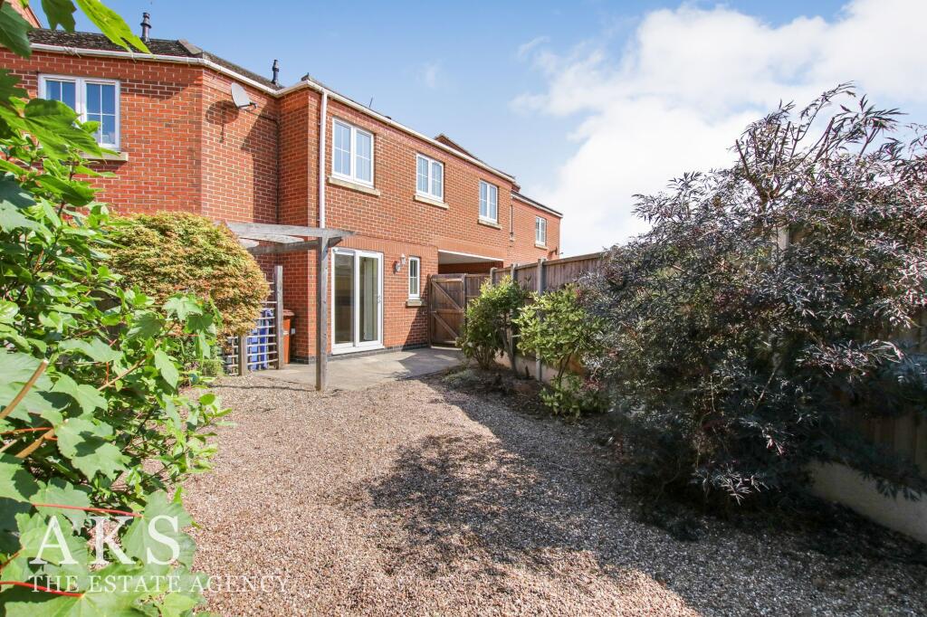 House in East Staffordshire, Burton - View 4