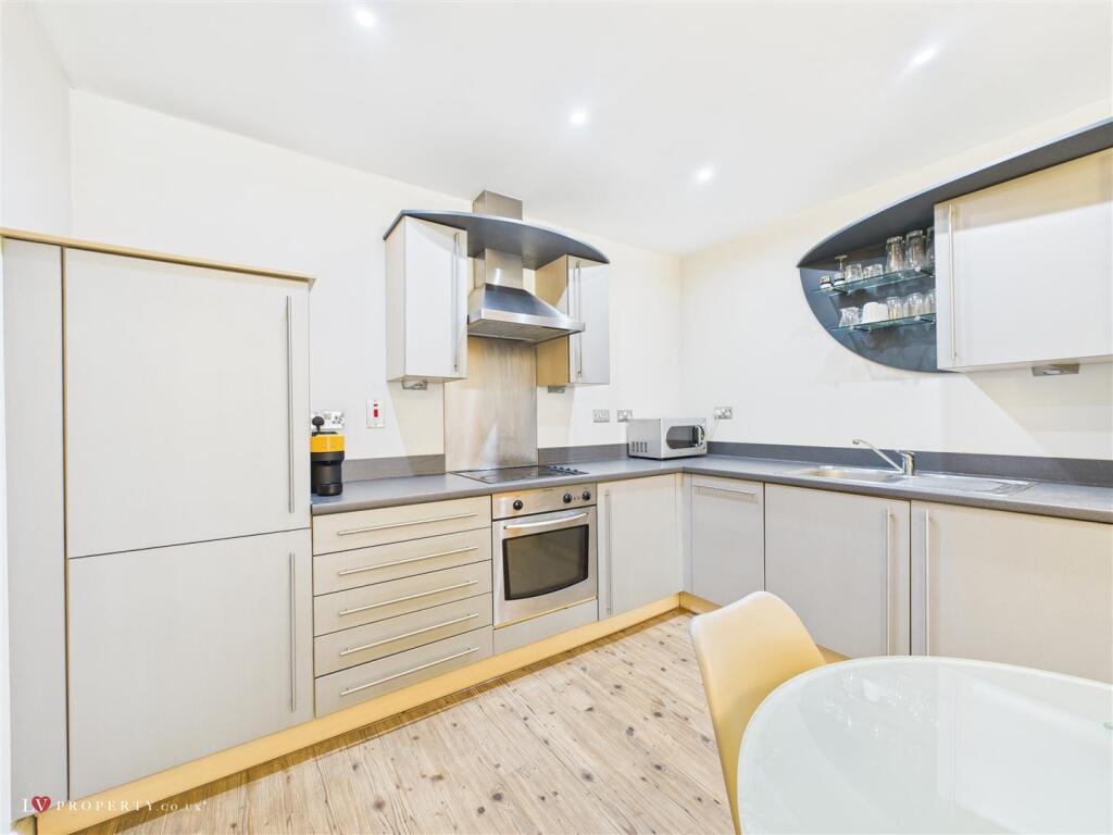Apartment in Birmingham, West Midlands - View 4