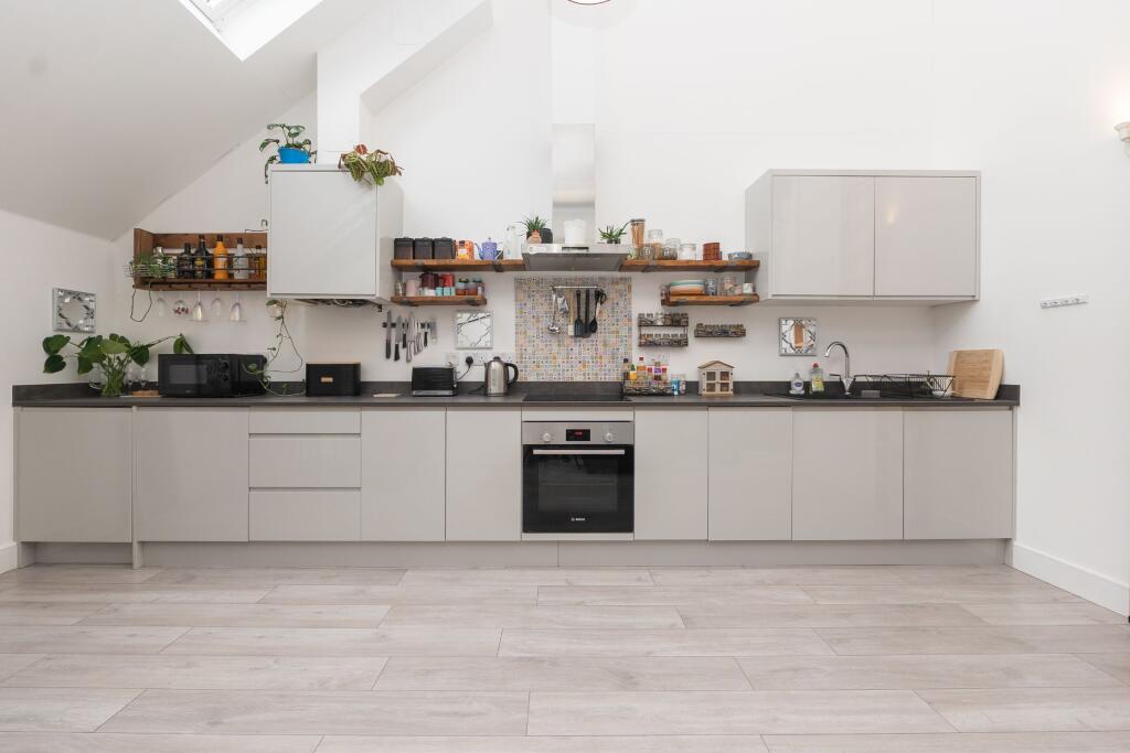Channons Place, Channons Hill, Bristol photo 3