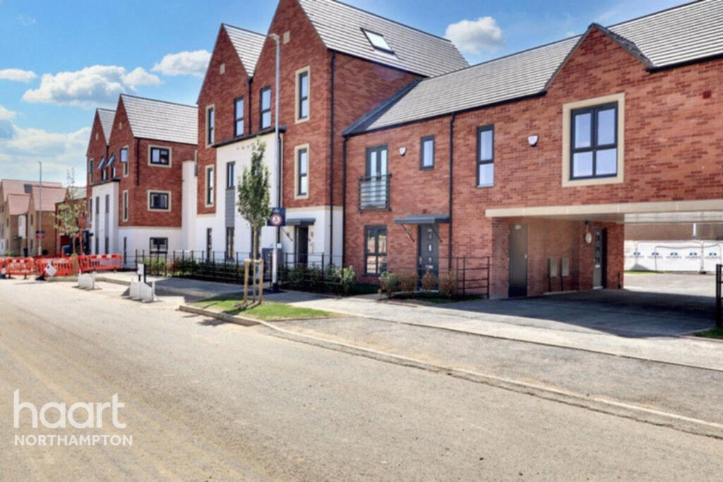 2-bed flat on The Abbey, Northampton, £199,750