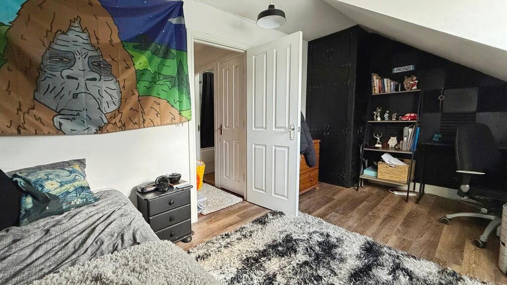 Additional image 12 of Kissing Batch, Frome