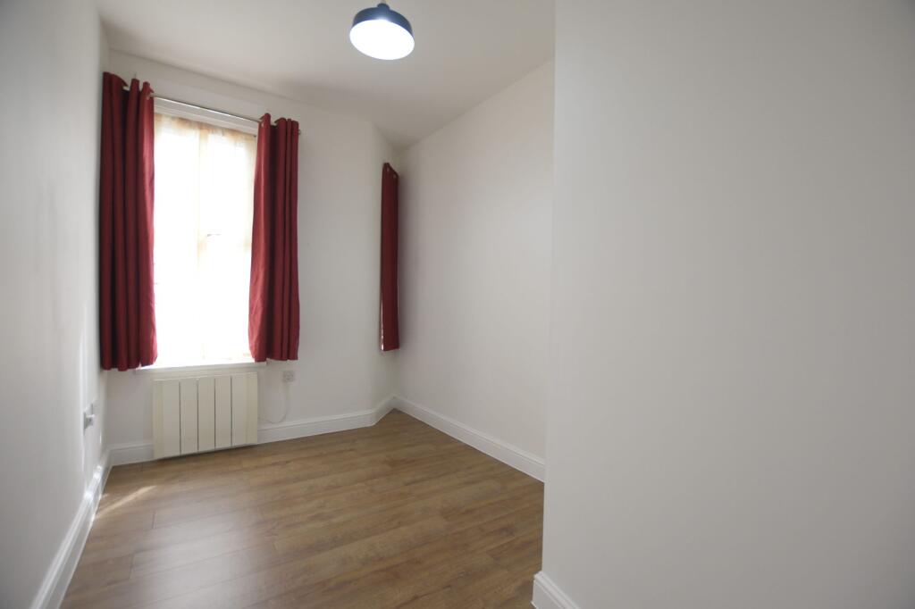Apartment in London, Upton - View 3